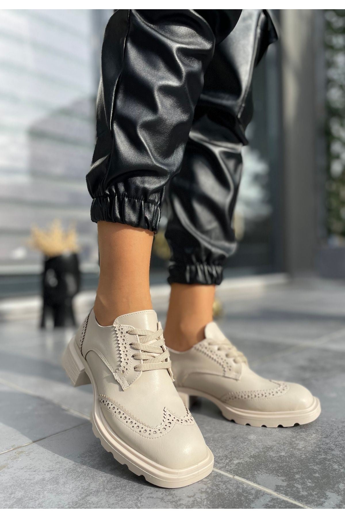 Beige Leather Women's Laced Shoes