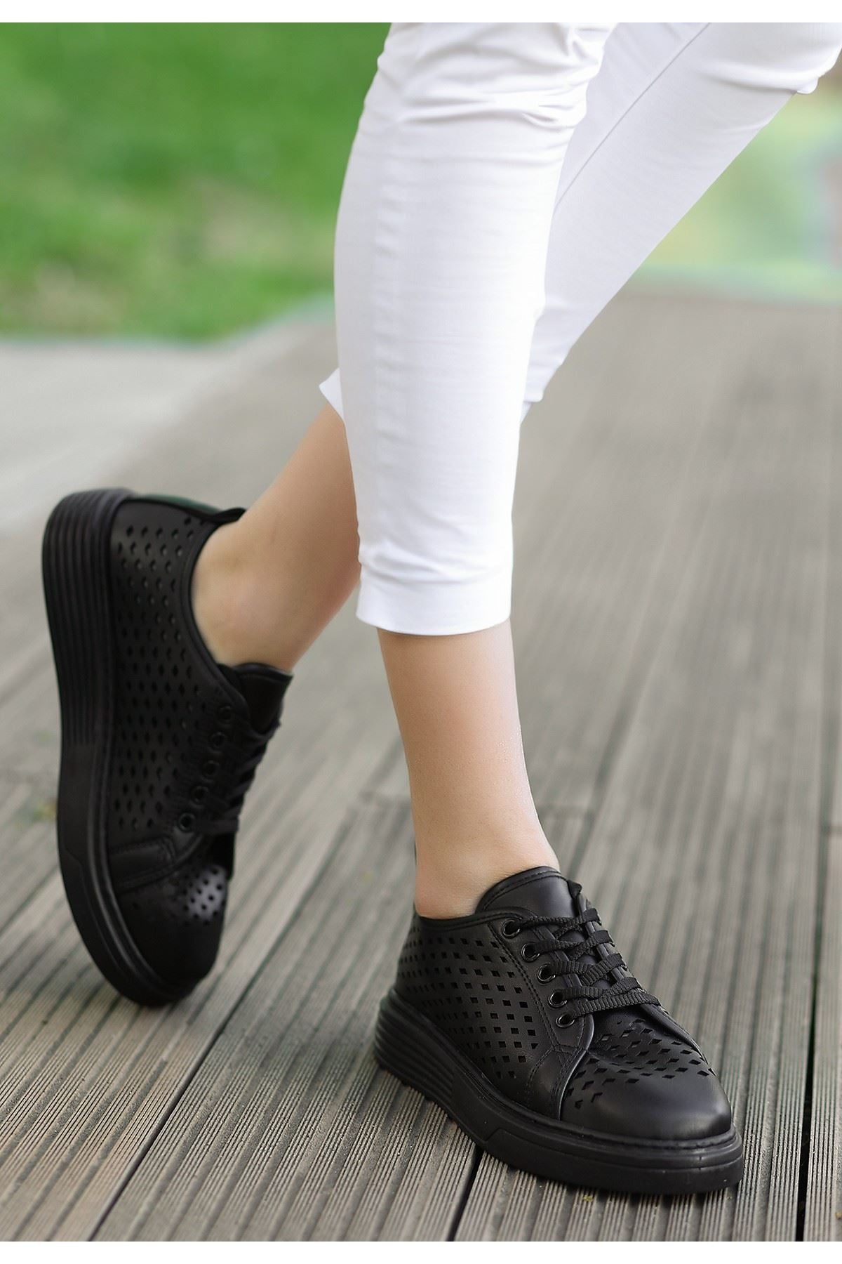 Women's Black Leather Lace-Up Sneakers