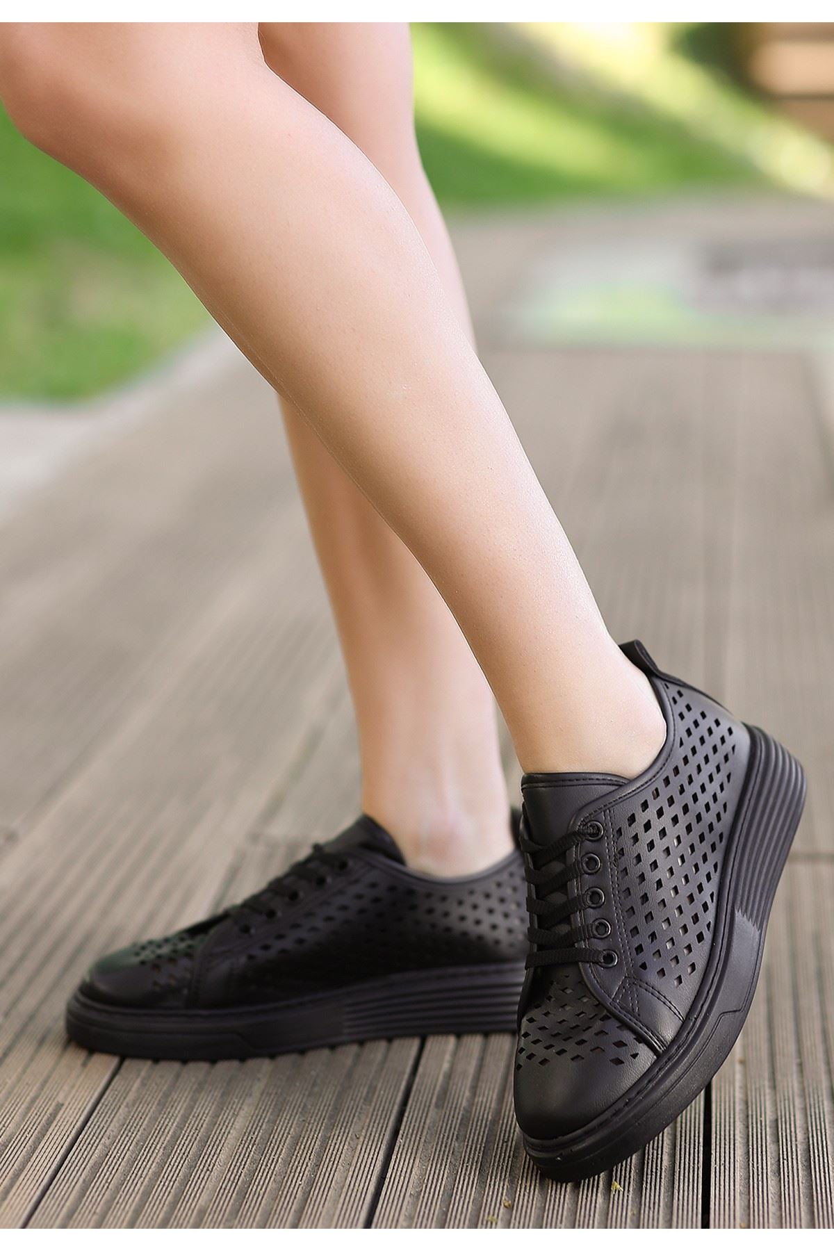 Women's Black Leather Lace-Up Sneakers