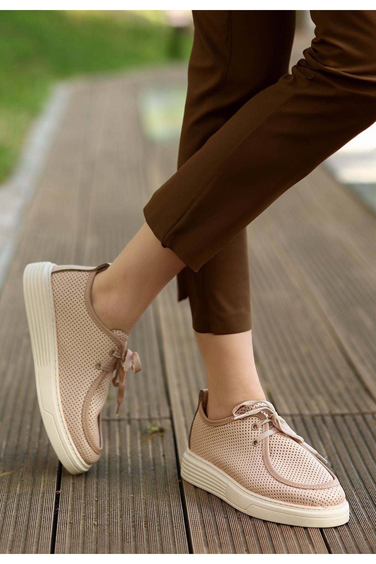 Women's Nude Leather Lace-Up Sneakers