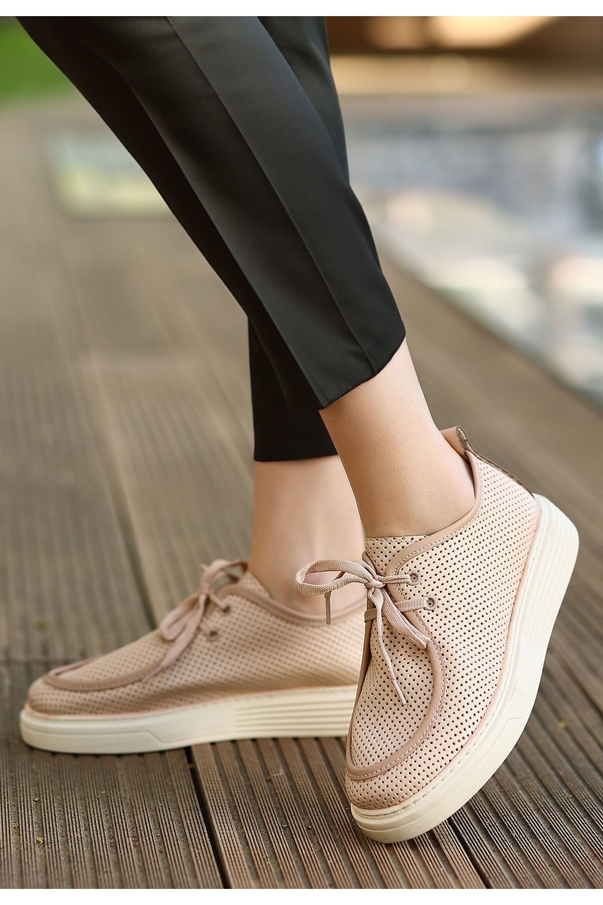 Women's Nude Leather Lace-Up Sneakers