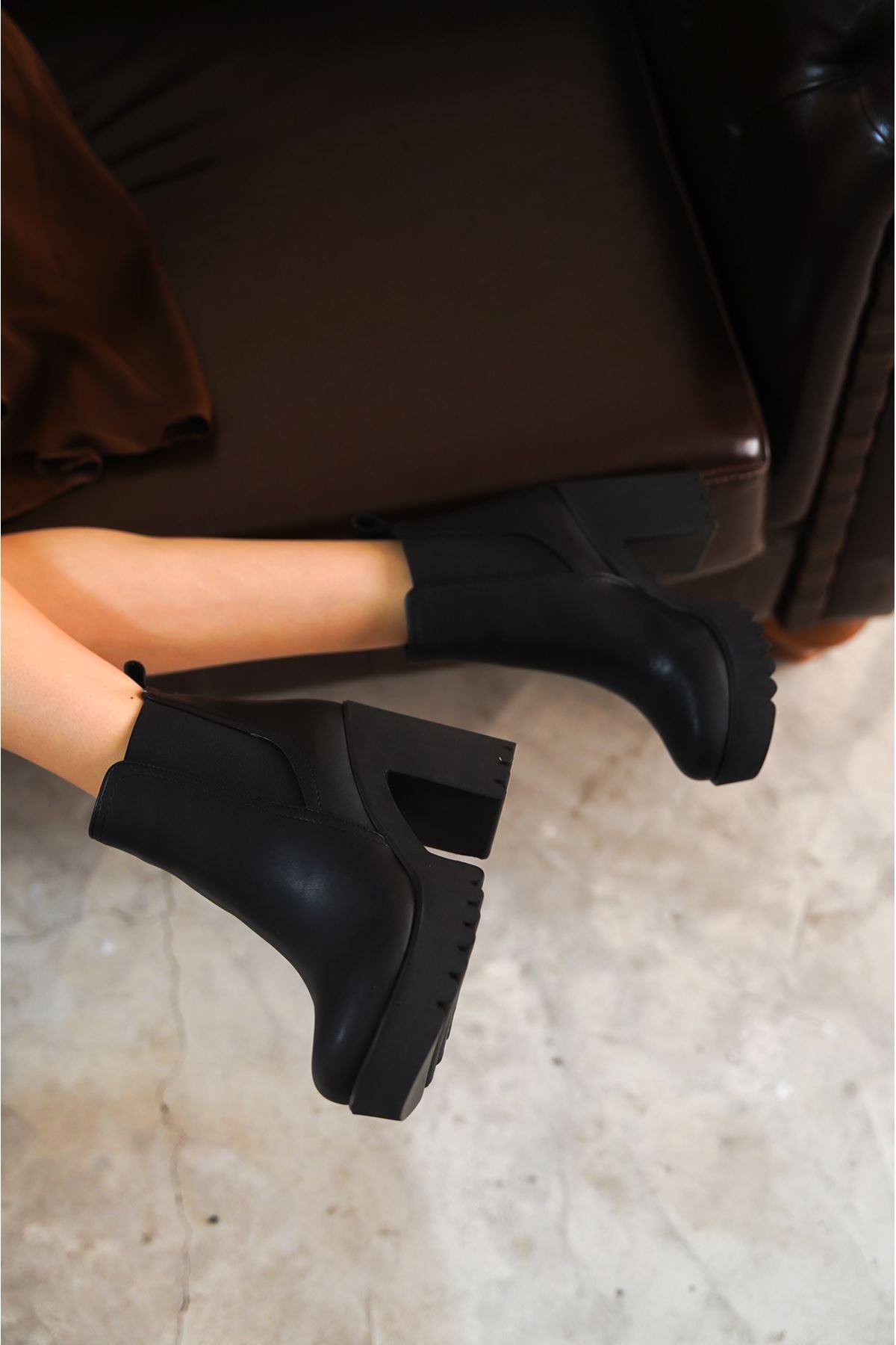 Women High Sole Rubber Detail Matte Leather - Black