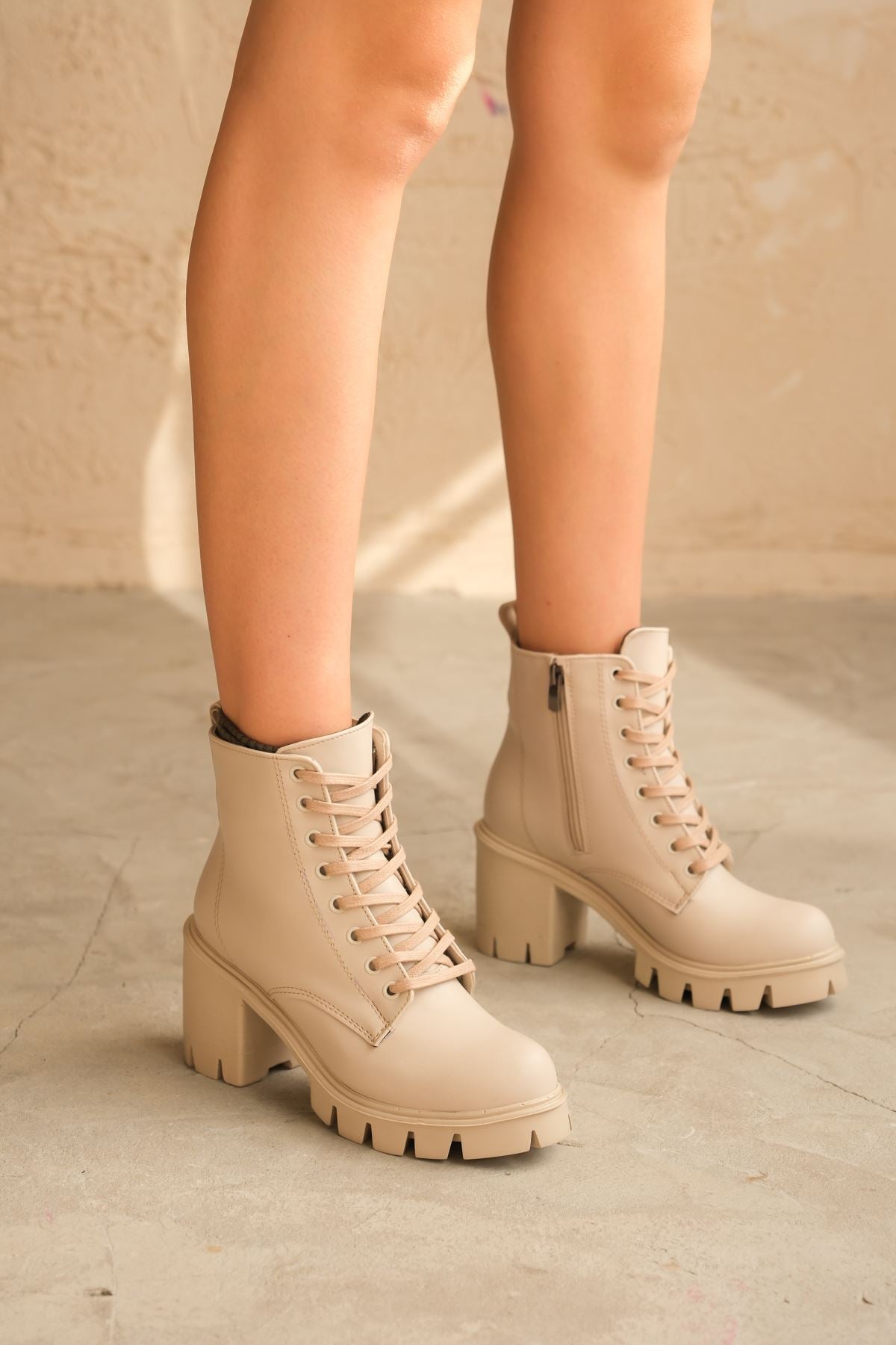 Women's Lace-Up Low Heel Boots - Tan -Leather