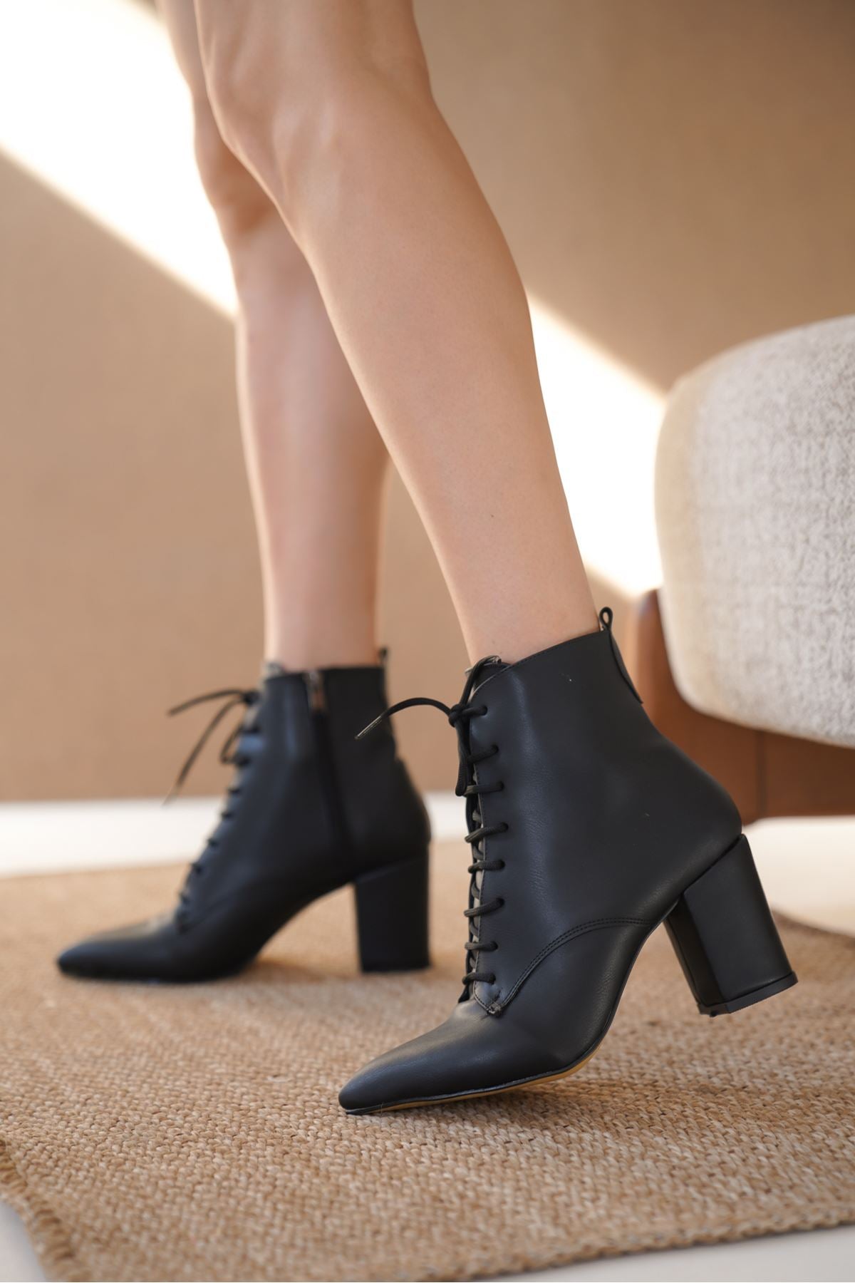 Women's Heeled Lace-Up Boots - Black