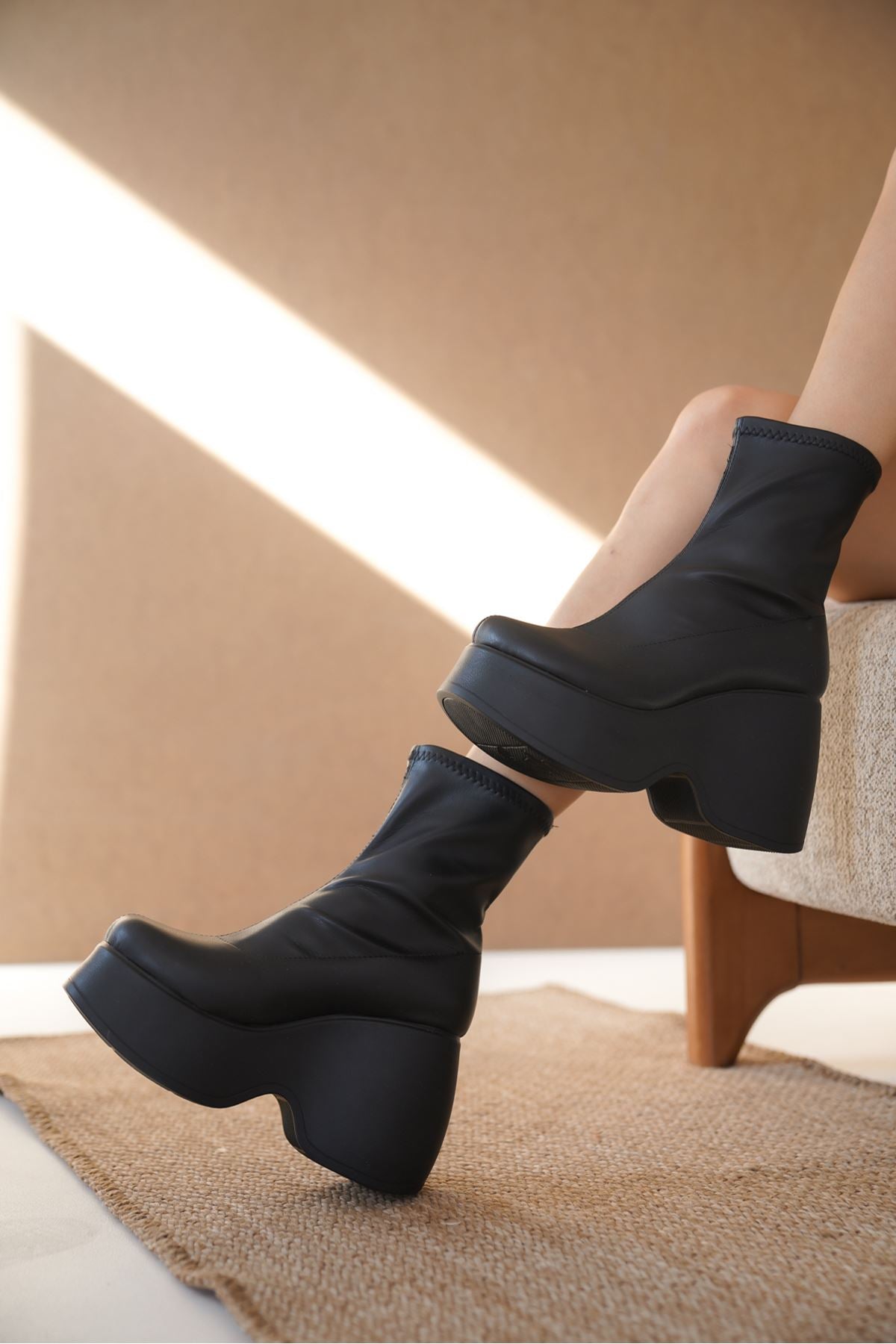 Women's Wedge Heel Stretch Boots - Black Leather