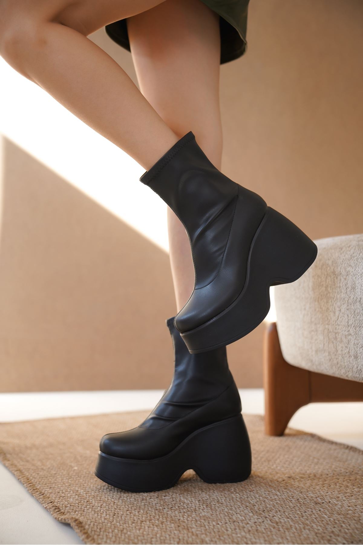 Women's Wedge Heel Stretch Boots - Black Leather