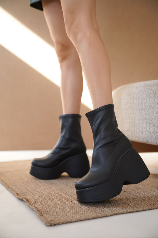 Women's Wedge Heel Stretch Boots - Black Leather