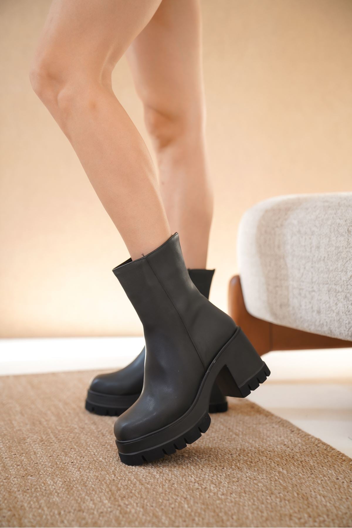 Women's Platform Heel Boots - Black leather