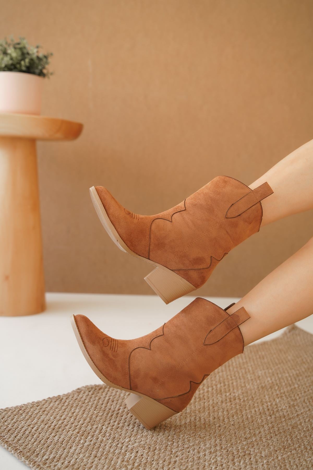 Women's Cowboy Boots - Tan Suede