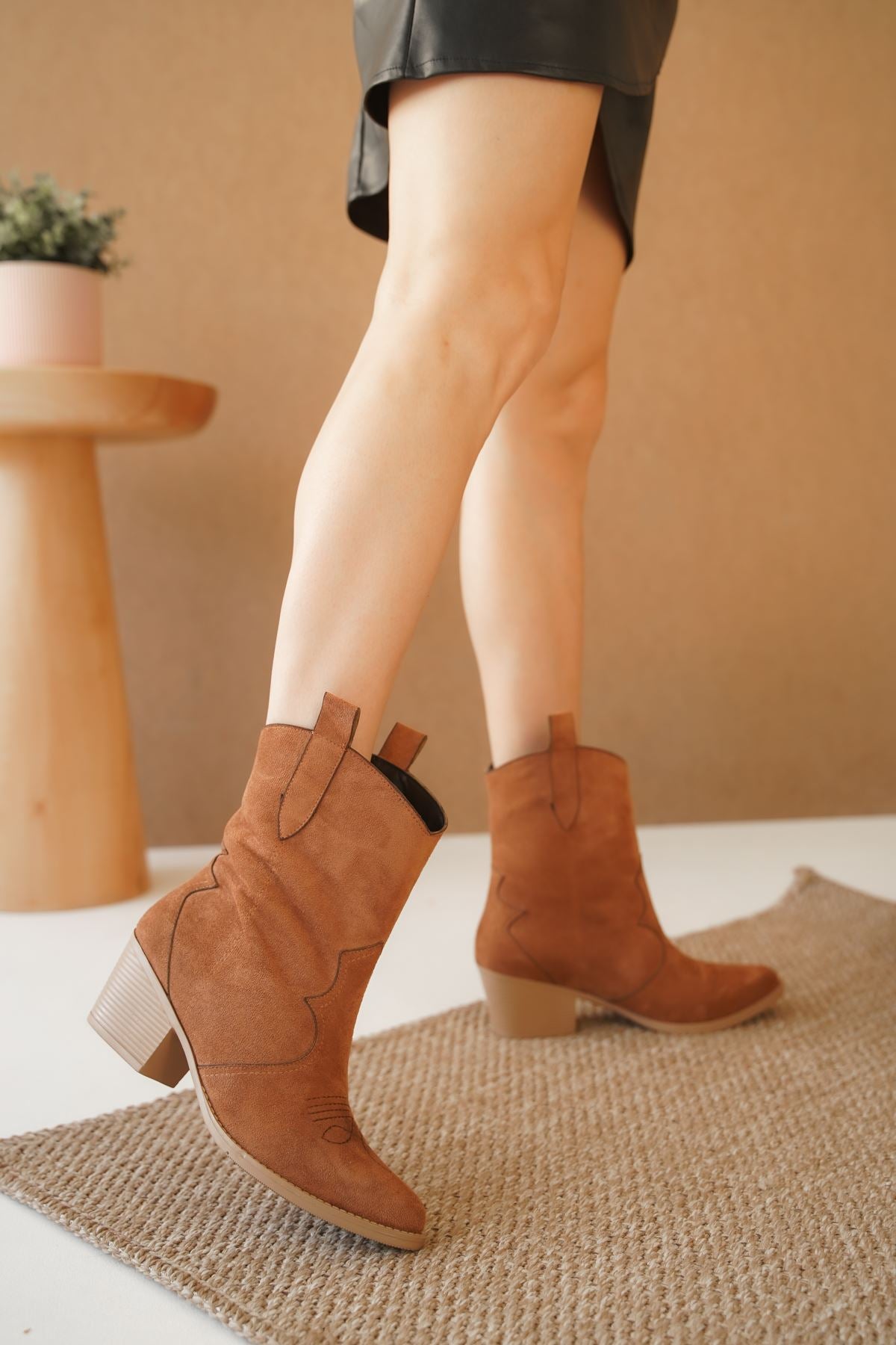 Women's Cowboy Boots - Tan Suede