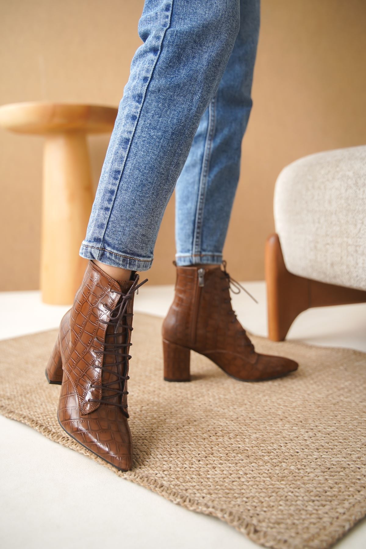 Women's Heel Lace-Up Boots Coffee