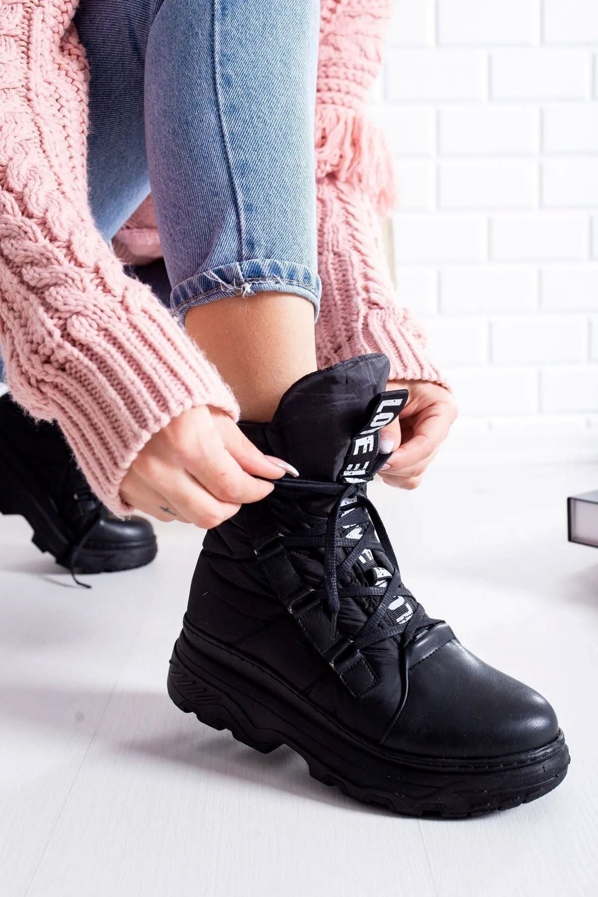 Black Parachute Lace-Up Women's Snow Boots