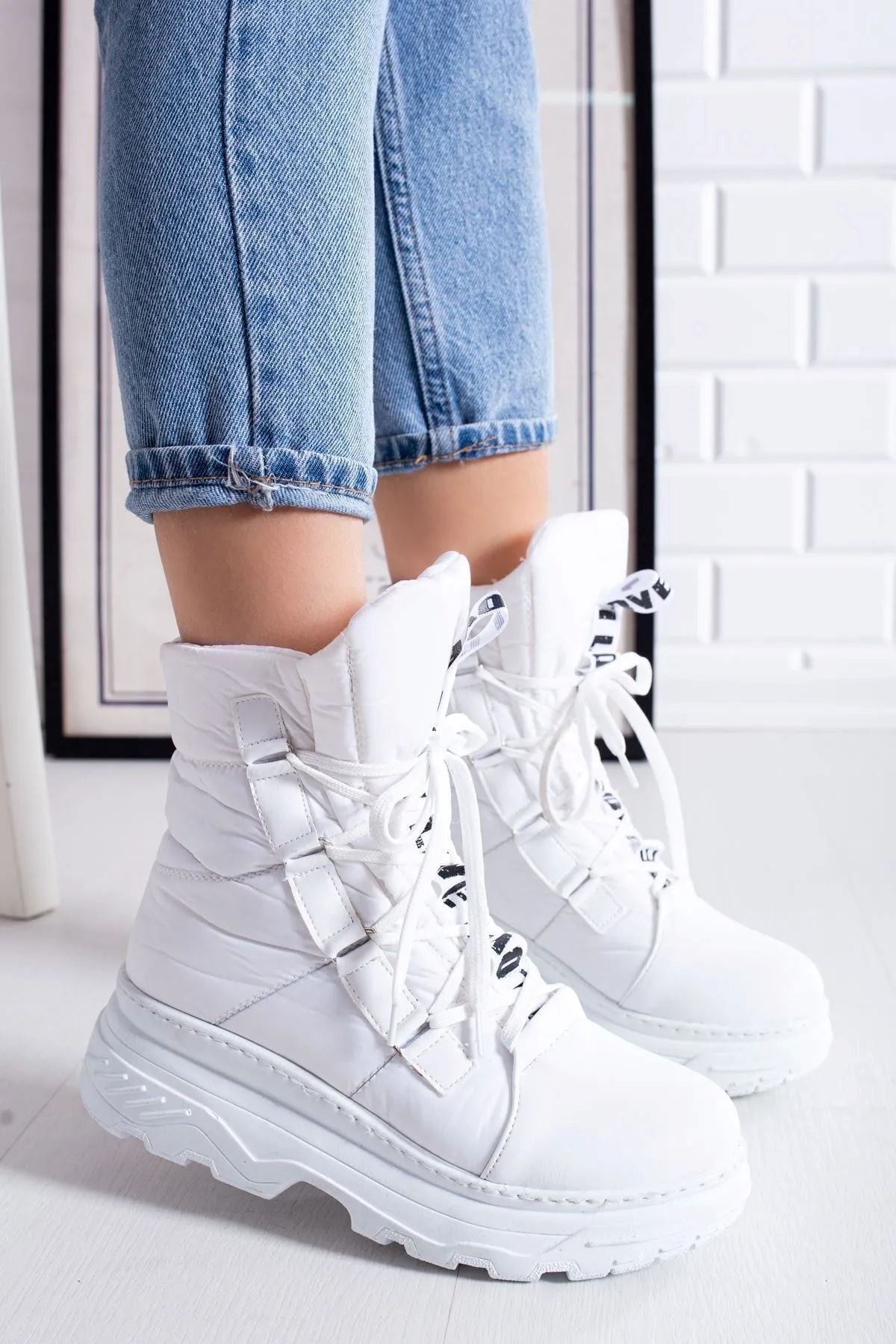 White Parachute Lace-Up Women's Snow Boots