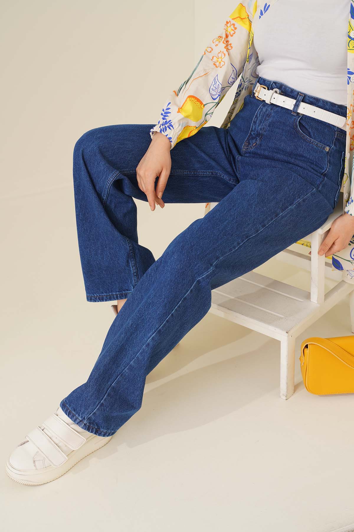 Straight Leg Mid Rise Jeans