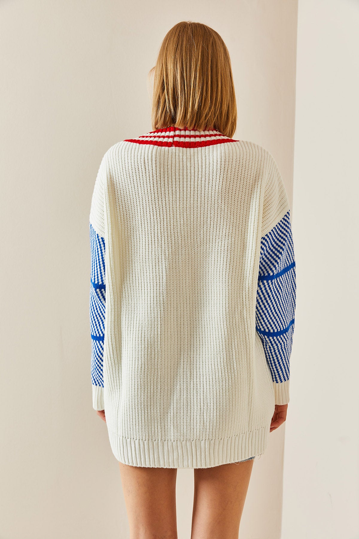 Ecru Buttoned Knitted Cardigan