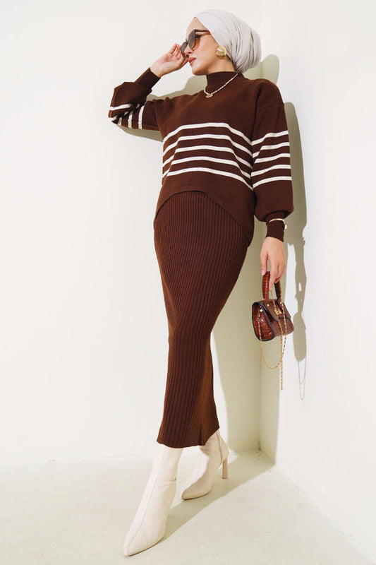 Thin Striped Knitwear Vest Two Piece Suit Brown