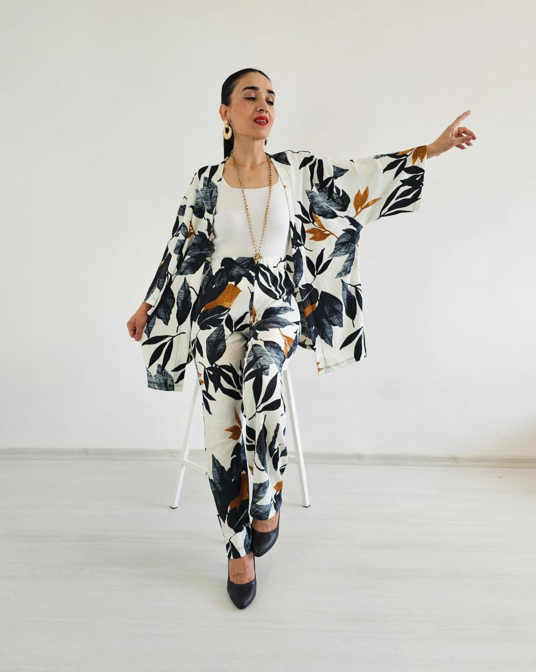 Zulaa Large Leaf Patterned Kimono Set