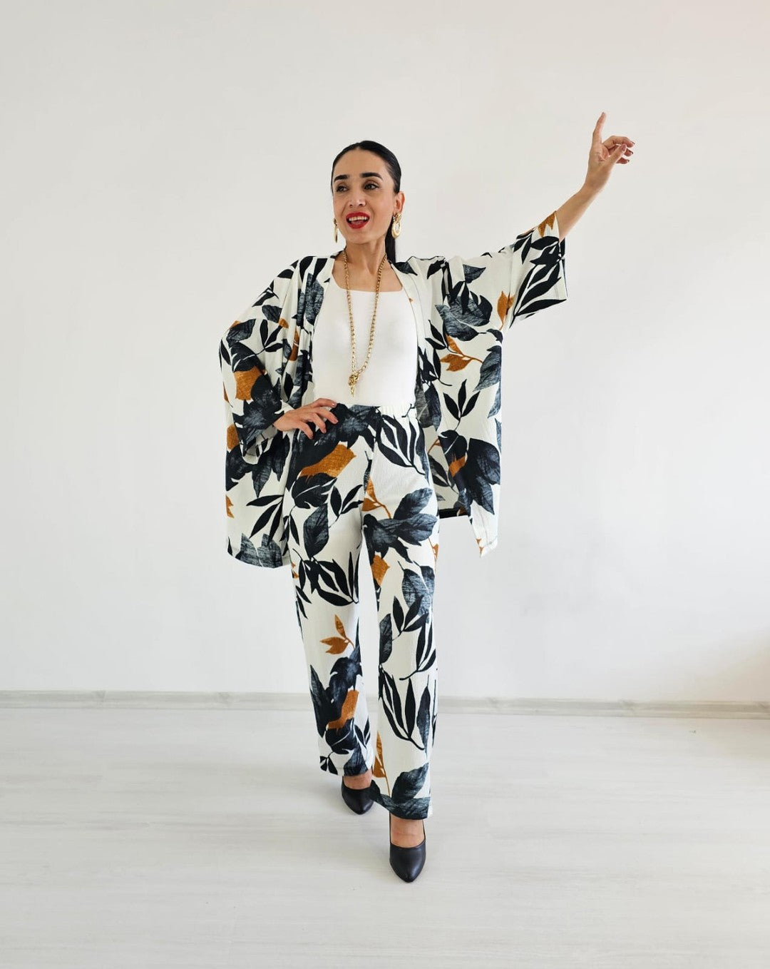 Zulaa Large Leaf Patterned Kimono Set